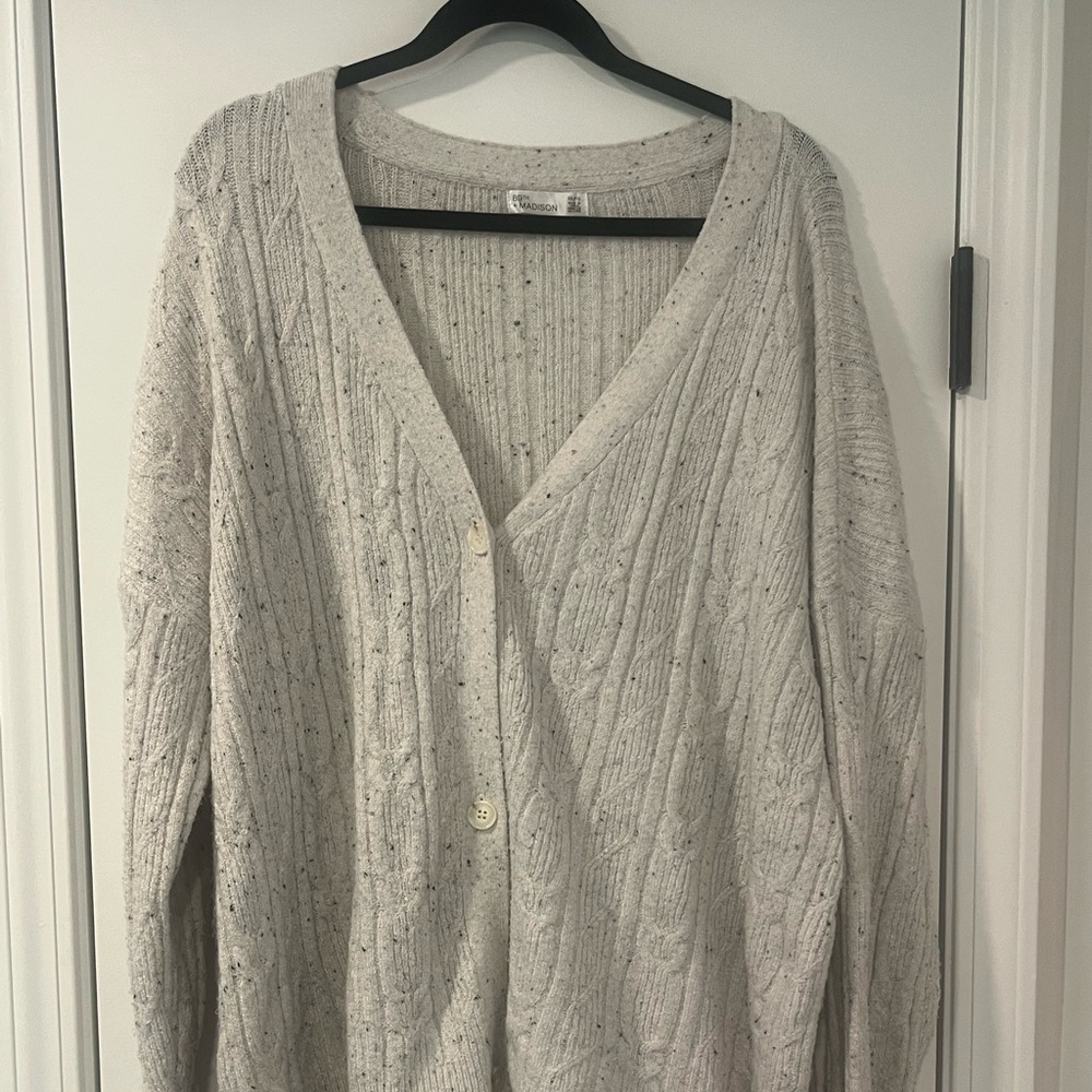3/$20 89th & Madison Cream Cardigan